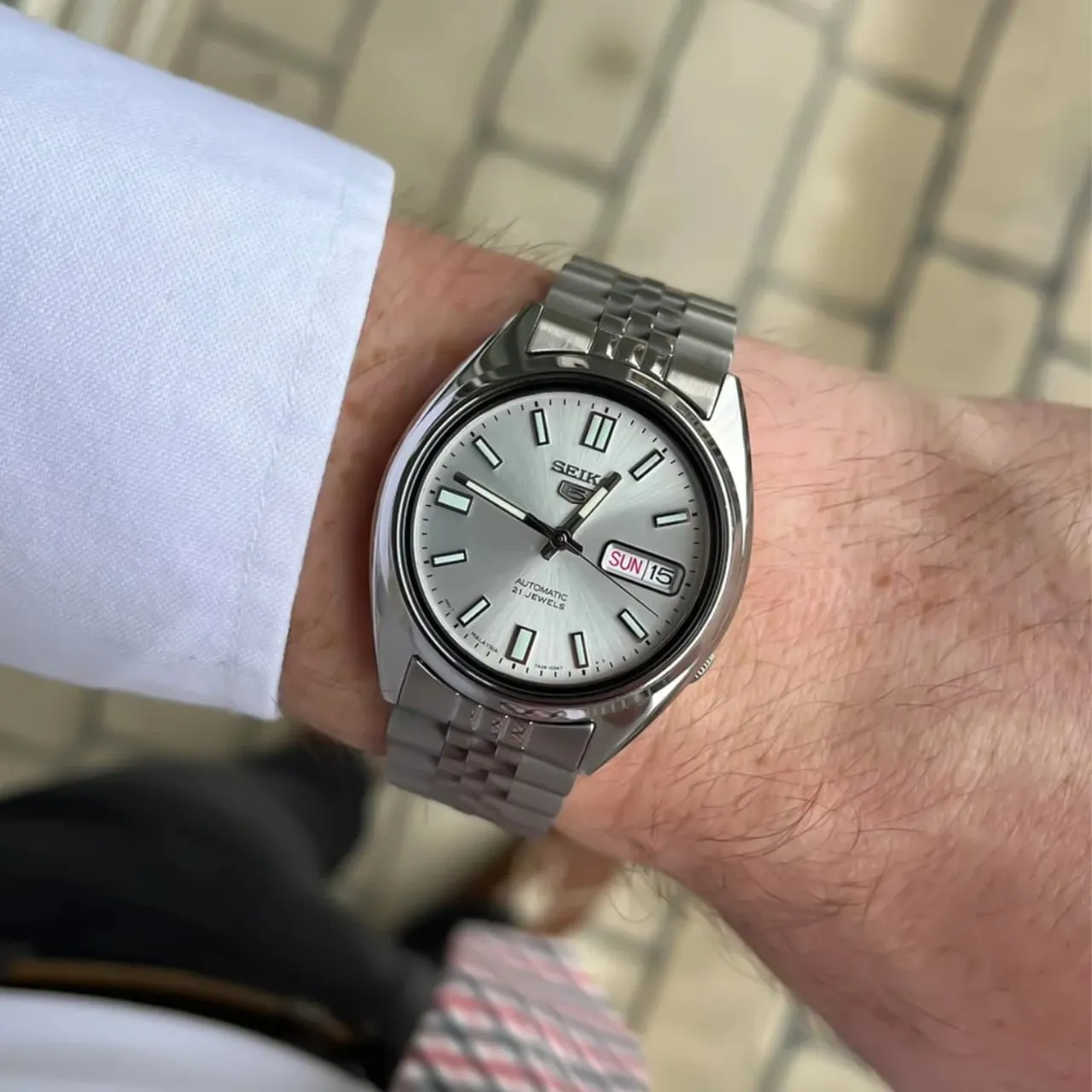 ساعة SEIKO 5 سلس فضي ميناء ابيض