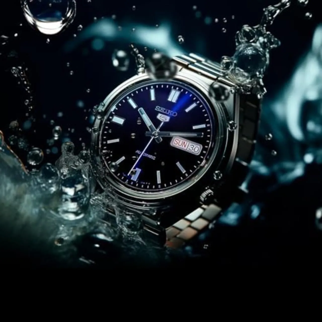 ساعة SEIKO 5 سلس فضي ميناء كحلي